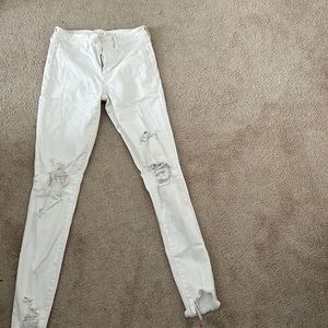 American Eagle White jeans with rips